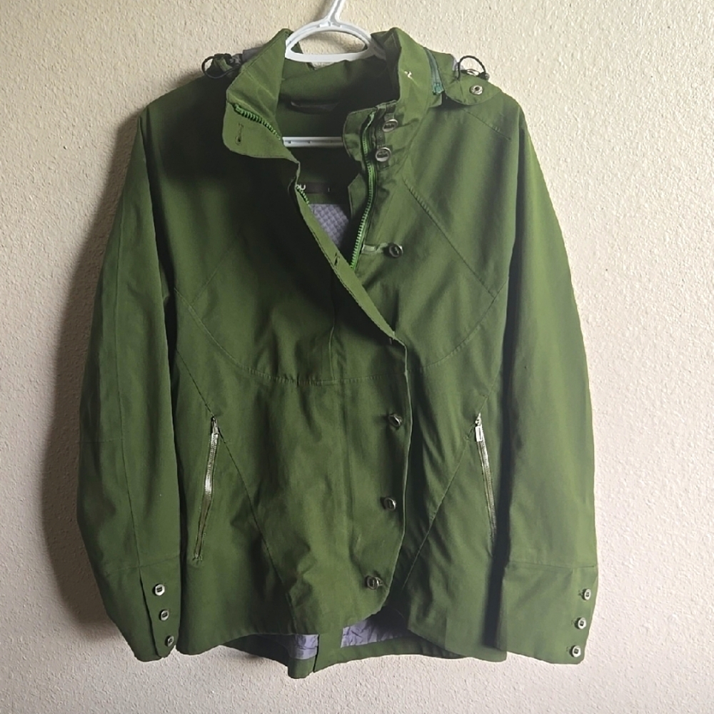 Lightweight Green Raincoat with Standing Collar and Relaxed Fit